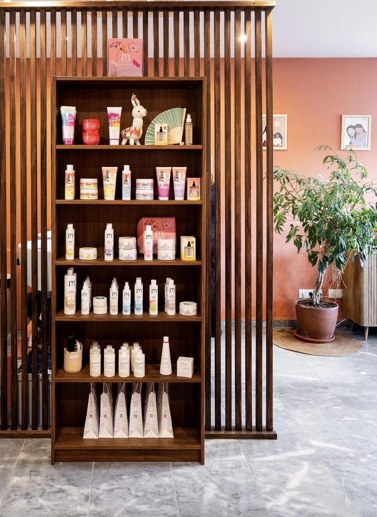 Étagère de produits professionnels du salon EL SOLÉ
